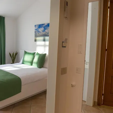 Isola Bed & Breakfast 3*